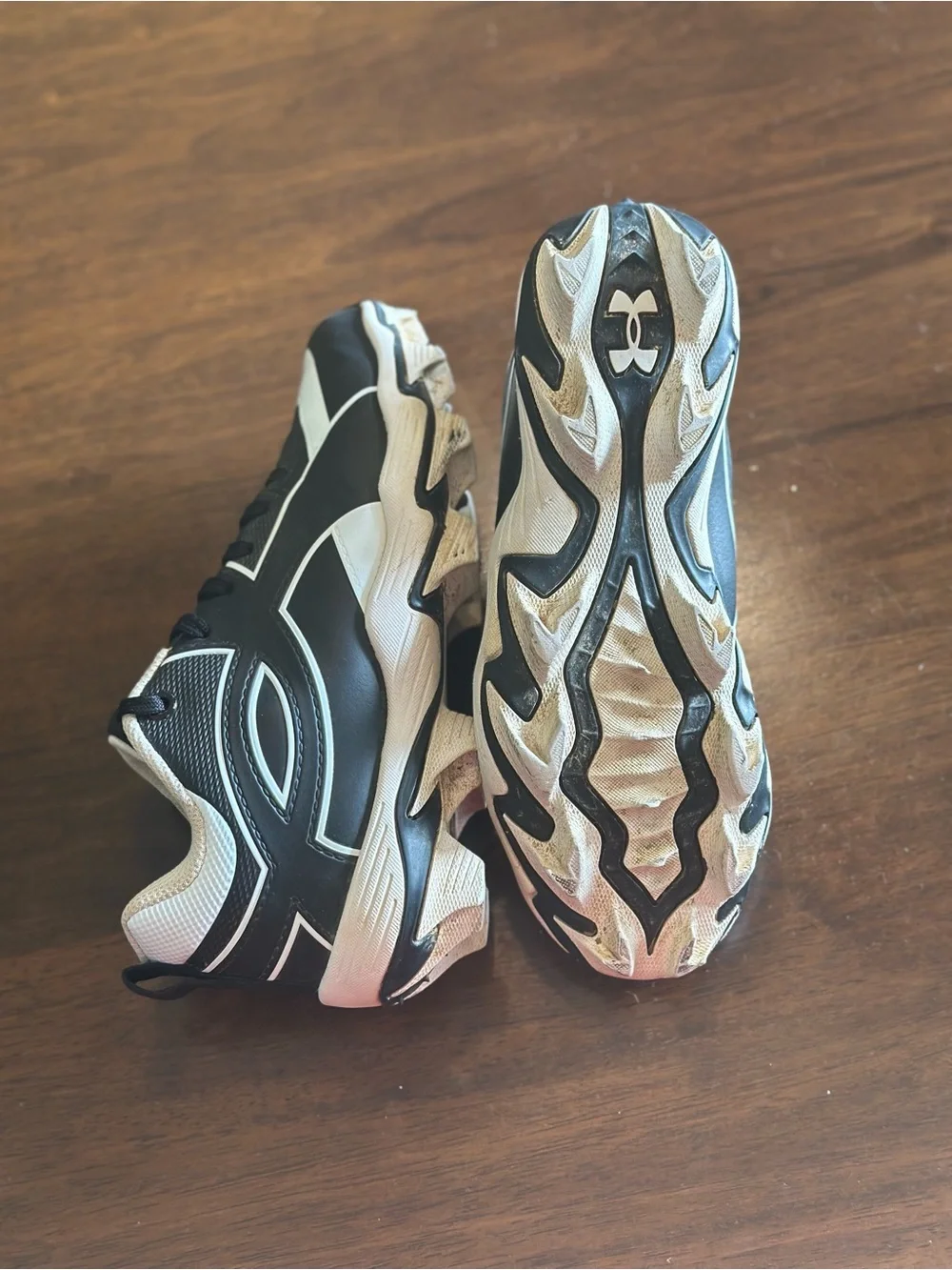 Boys Under Armour Football/Baseball Cleats- Black and White